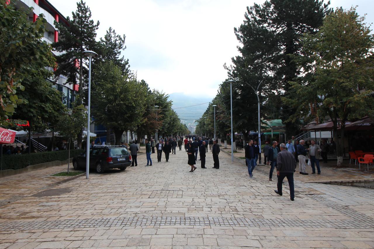 Hotel Piazza Peshkopi Экстерьер фото